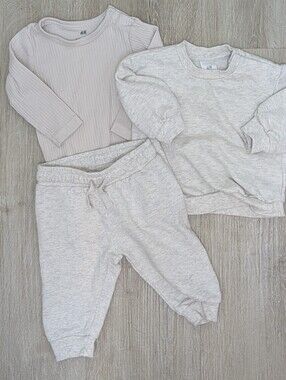 H&M Baby Gender Neutral Beige Long Sleeve And Pants Set 3 Month